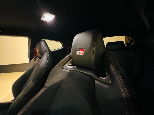 ＧＲヤリス ＲＺ　ハイパフォーマンス　ＧＲフルエアロＰＫＧ　新品車庫調　新品ワイトレ　コンフォートＰＫＧ　　クーリングＰＫＧ　　ｐｅｒｆｏｒｍａｎｃｅダンパー　エアロスタビライジング　ＧＲカーボンインテリアＰＫＧ　カーボンルーフ（68枚目）