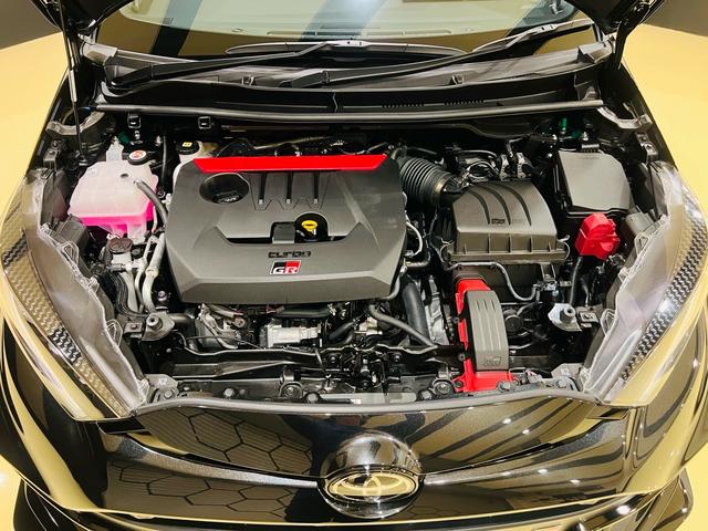 ＧＲヤリス ＲＺ　ハイパフォーマンス　ＧＲフルエアロＰＫＧ　新品車庫調　新品ワイトレ　コンフォートＰＫＧ　　クーリングＰＫＧ　　ｐｅｒｆｏｒｍａｎｃｅダンパー　エアロスタビライジング　ＧＲカーボンインテリアＰＫＧ　カーボンルーフ（77枚目）
