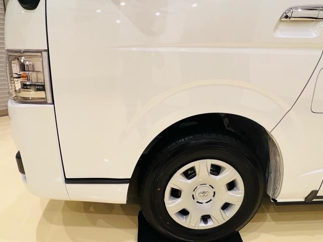 ハイエースバン スーパーＧＬ　ダークプライムＩＩ　両側パワースライドドア　登録済未使用車　パノラミックビューモニター　デジタルインナーミラー　ハーフレザーシート　ＬＥＤヘッドライト　インテリアジェントクリアランスソナー　スマートキー　新車保証（12枚目）