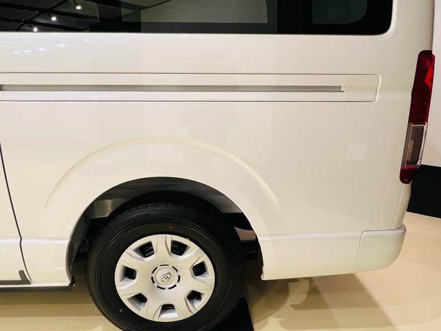 ハイエースバン スーパーＧＬ　ダークプライムＩＩ　両側パワースライドドア　登録済未使用車　パノラミックビューモニター　デジタルインナーミラー　ハーフレザーシート　ＬＥＤヘッドライト　インテリアジェントクリアランスソナー　スマートキー　新車保証（13枚目）