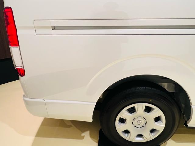 ハイエースバン スーパーＧＬ　ダークプライムＩＩ　両側パワースライドドア　登録済未使用車　パノラミックビューモニター　デジタルインナーミラー　ハーフレザーシート　ＬＥＤヘッドライト　インテリアジェントクリアランスソナー　スマートキー　新車保証（14枚目）