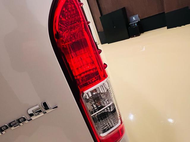 ハイエースバン スーパーＧＬ　ダークプライムＩＩ　両側パワースライドドア　登録済未使用車　パノラミックビューモニター　デジタルインナーミラー　ハーフレザーシート　ＬＥＤヘッドライト　インテリアジェントクリアランスソナー　スマートキー　新車保証（19枚目）