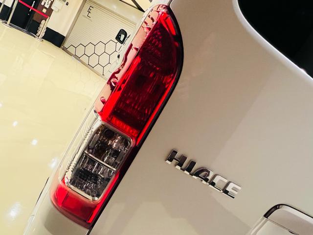 ハイエースバン スーパーＧＬ　ダークプライムＩＩ　両側パワースライドドア　登録済未使用車　パノラミックビューモニター　デジタルインナーミラー　ハーフレザーシート　ＬＥＤヘッドライト　インテリアジェントクリアランスソナー　スマートキー　新車保証（20枚目）