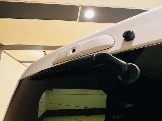 ハイエースバン スーパーＧＬ　ダークプライムＩＩ　両側パワースライドドア　登録済未使用車　パノラミックビューモニター　デジタルインナーミラー　ハーフレザーシート　ＬＥＤヘッドライト　インテリアジェントクリアランスソナー　スマートキー　新車保証（21枚目）