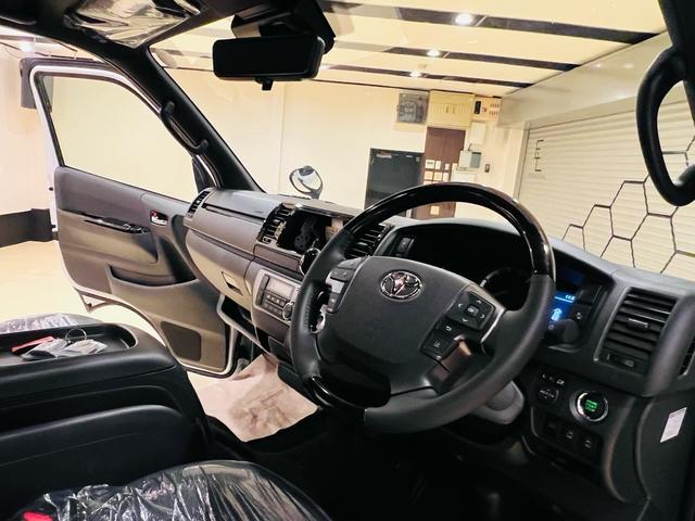 ハイエースバン スーパーＧＬ　ダークプライムＩＩ　両側パワースライドドア　登録済未使用車　パノラミックビューモニター　デジタルインナーミラー　ハーフレザーシート　ＬＥＤヘッドライト　インテリアジェントクリアランスソナー　スマートキー　新車保証（22枚目）
