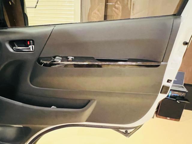 ハイエースバン スーパーＧＬ　ダークプライムＩＩ　両側パワースライドドア　登録済未使用車　パノラミックビューモニター　デジタルインナーミラー　ハーフレザーシート　ＬＥＤヘッドライト　インテリアジェントクリアランスソナー　スマートキー　新車保証（24枚目）