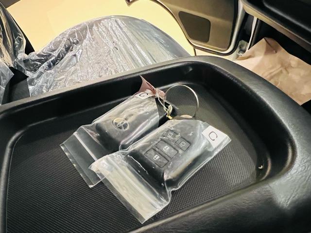 ハイエースバン スーパーＧＬ　ダークプライムＩＩ　両側パワースライドドア　登録済未使用車　パノラミックビューモニター　デジタルインナーミラー　ハーフレザーシート　ＬＥＤヘッドライト　インテリアジェントクリアランスソナー　スマートキー　新車保証（33枚目）