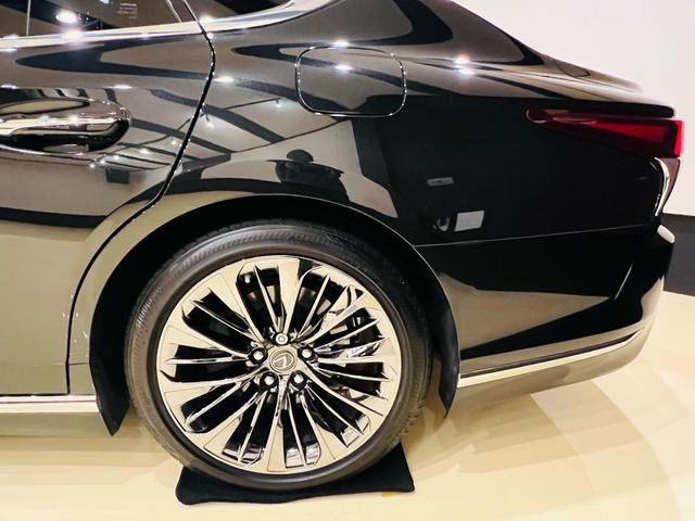 ＬＳ ＬＳ５００　エグゼクティブ　４ＷＤ　ツインターボ　ワンオーナー　サンルーフ　リアエンターテイメントシステム　マークレビンソンシステム　レーダー探知機　テレビ　ナビ　ＥＴＣ　ベンチレーション　デジダルインナーミラー　フル装備（16枚目）