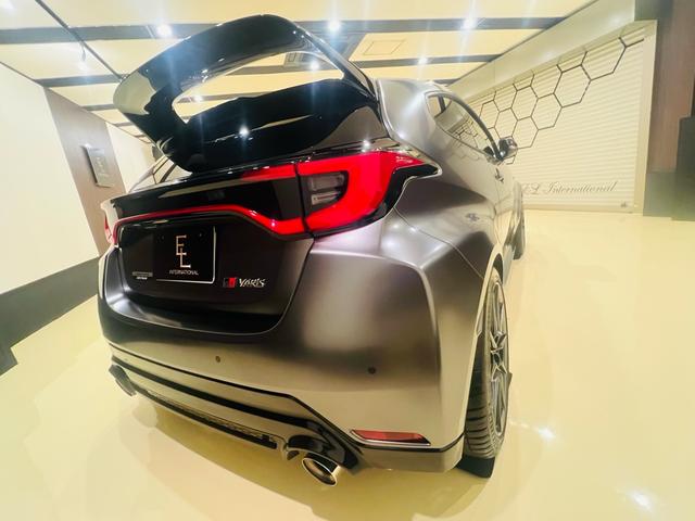 ＧＲヤリス ＲＺハイパフォーマンスセバスチャンオジエエディション　世界限定車１００台　シリアル３３　新品ＴＥＩＮ車高ワイトレ　ワンオーナー禁煙車　新車保証　ＪＢＬプレミアサウンド　カーボンルーフ　カーボン軽量ラリースポイラー　ディーラー記録簿　ナビテレビＥＴＣ（12枚目）