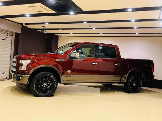 F-150 キングランチ 新車並行 V8 5000CC 4WD 大型サンルーフ キングランチ専用インテリア 360度カメラ オートステップ ハードトノカバー マッサージシート シートエアコン ヒッチメンバー ETC(5枚目)