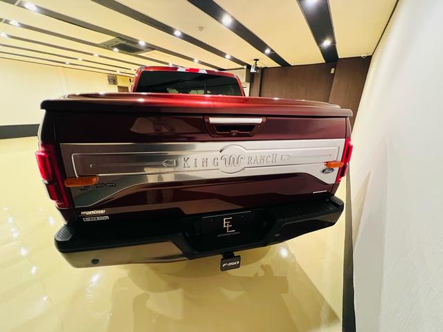 F-150 キングランチ 新車並行 V8 5000CC 4WD 大型サンルーフ キングランチ専用インテリア 360度カメラ オートステップ ハードトノカバー マッサージシート シートエアコン ヒッチメンバー ETC(8枚目)