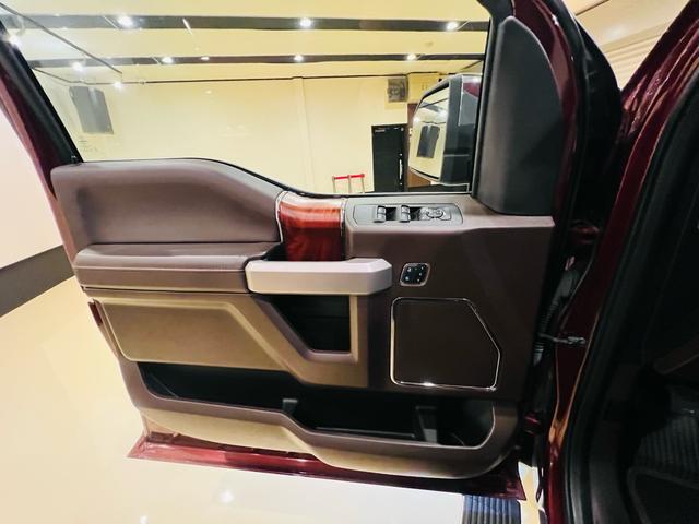 F-150 キングランチ 新車並行 V8 5000CC 4WD 大型サンルーフ キングランチ専用インテリア 360度カメラ オートステップ ハードトノカバー マッサージシート シートエアコン ヒッチメンバー ETC(40枚目)