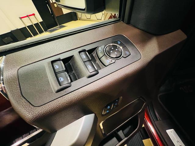 F-150 キングランチ 新車並行 V8 5000CC 4WD 大型サンルーフ キングランチ専用インテリア 360度カメラ オートステップ ハードトノカバー マッサージシート シートエアコン ヒッチメンバー ETC(41枚目)