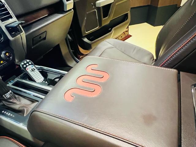 F-150 キングランチ 新車並行 V8 5000CC 4WD 大型サンルーフ キングランチ専用インテリア 360度カメラ オートステップ ハードトノカバー マッサージシート シートエアコン ヒッチメンバー ETC(60枚目)