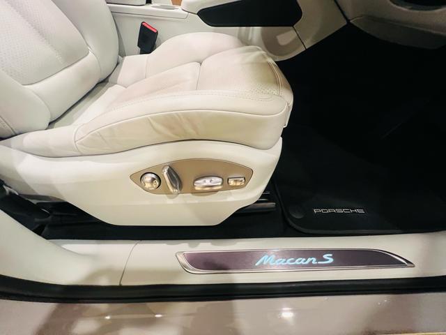 マカン マカンＳ　ＯＰ３９９　ワンオーナー禁煙車　禁煙車　ＯＰスポクロ　ＯＰホワイトレザーＰＫＧ　ＯＰルーフライニング　ＯＰパノラマルーフ　ＯＰ２１インチスパイダーＡＷ　ＯＰエクステリアＰＫＧ　ＯＰテインテッドＬＥ（32枚目）