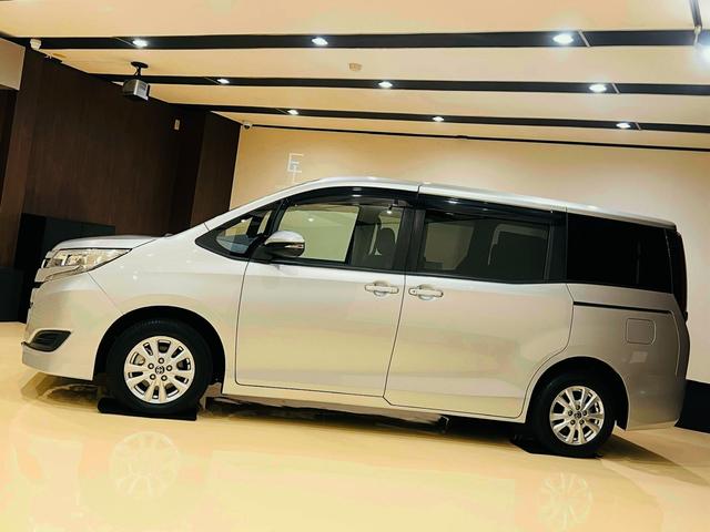 ノア ハイブリッドＸ　純正　ナビ　フルセグテレビ　ＥＴＣ　パワースライドドア　トヨタセーフティセンス　スマートキー（5枚目）