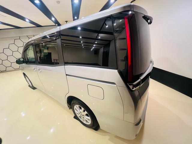 ノア ハイブリッドＸ　純正　ナビ　フルセグテレビ　ＥＴＣ　パワースライドドア　トヨタセーフティセンス　スマートキー（6枚目）