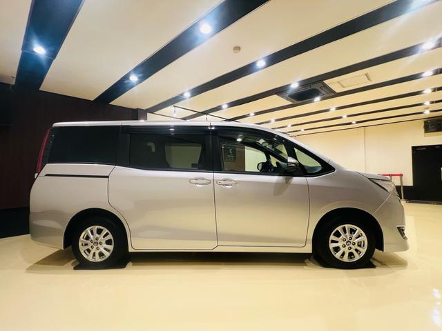 ノア ハイブリッドＸ　純正　ナビ　フルセグテレビ　ＥＴＣ　パワースライドドア　トヨタセーフティセンス　スマートキー（8枚目）