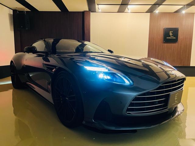 DB12 ベースグレード 正規ディーラー 新車保証 エクステリアマグネットシルバー インテリアオックスフォードタン スモークテールライト サテンブラック21AW ブラックボディーパッケージ ブロンズブレーキキャリパー(70枚目)