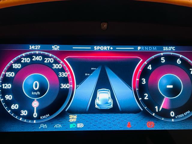 DB12 ベースグレード 正規ディーラー 新車保証 エクステリアマグネットシルバー インテリアオックスフォードタン スモークテールライト サテンブラック21AW ブラックボディーパッケージ ブロンズブレーキキャリパー(74枚目)