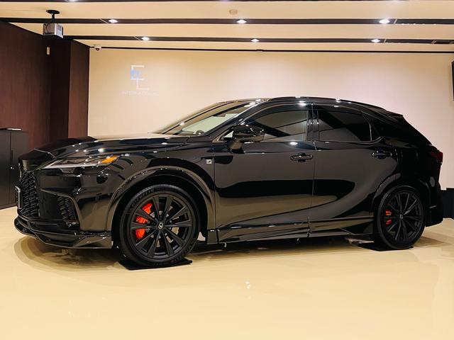 ＲＸ ＲＸ５００ｈ　Ｆスポーツパフォーマンス　２０２５改良モデル　マークレビンソン　ＴＲＤマフラー　ＴＲＤダイナミクスエアロＰＫＧ　大型パノラマルーフ　寒冷地仕様　輻射ヒーター　社外セキュリティシステム　ブラックルーフレール　置くだけ充電（4枚目）