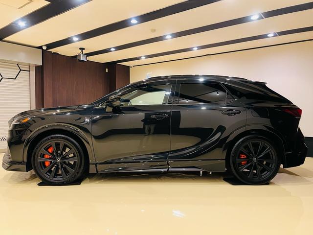 ＲＸ ＲＸ５００ｈ　Ｆスポーツパフォーマンス　２０２５改良モデル　マークレビンソン　ＴＲＤマフラー　ＴＲＤダイナミクスエアロＰＫＧ　大型パノラマルーフ　寒冷地仕様　輻射ヒーター　社外セキュリティシステム　ブラックルーフレール　置くだけ充電（5枚目）