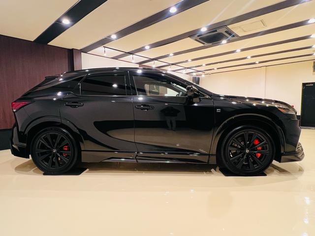 ＲＸ ＲＸ５００ｈ　Ｆスポーツパフォーマンス　２０２５改良モデル　マークレビンソン　ＴＲＤマフラー　ＴＲＤダイナミクスエアロＰＫＧ　大型パノラマルーフ　寒冷地仕様　輻射ヒーター　社外セキュリティシステム　ブラックルーフレール　置くだけ充電（9枚目）