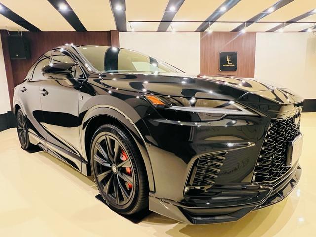 ＲＸ ＲＸ５００ｈ　Ｆスポーツパフォーマンス　２０２５改良モデル　マークレビンソン　ＴＲＤマフラー　ＴＲＤダイナミクスエアロＰＫＧ　大型パノラマルーフ　寒冷地仕様　輻射ヒーター　社外セキュリティシステム　ブラックルーフレール　置くだけ充電（10枚目）