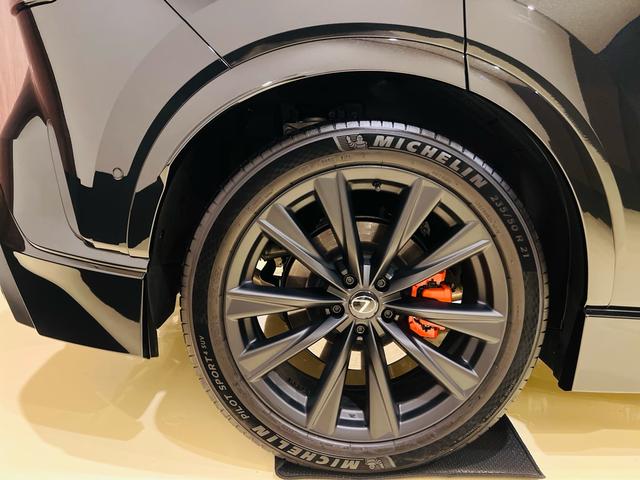 ＲＸ ＲＸ５００ｈ　Ｆスポーツパフォーマンス　２０２５改良モデル　マークレビンソン　ＴＲＤマフラー　ＴＲＤダイナミクスエアロＰＫＧ　大型パノラマルーフ　寒冷地仕様　輻射ヒーター　社外セキュリティシステム　ブラックルーフレール　置くだけ充電（25枚目）