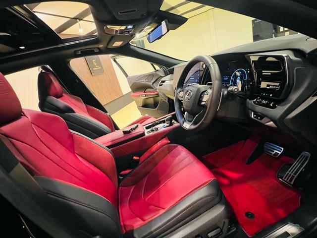 ＲＸ ＲＸ５００ｈ　Ｆスポーツパフォーマンス　２０２５改良モデル　マークレビンソン　ＴＲＤマフラー　ＴＲＤダイナミクスエアロＰＫＧ　大型パノラマルーフ　寒冷地仕様　輻射ヒーター　社外セキュリティシステム　ブラックルーフレール　置くだけ充電（37枚目）