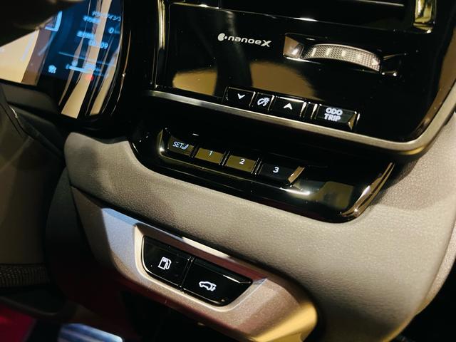 ＲＸ ＲＸ５００ｈ　Ｆスポーツパフォーマンス　２０２５改良モデル　マークレビンソン　ＴＲＤマフラー　ＴＲＤダイナミクスエアロＰＫＧ　大型パノラマルーフ　寒冷地仕様　輻射ヒーター　社外セキュリティシステム　ブラックルーフレール　置くだけ充電（43枚目）