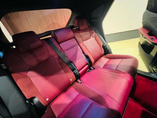 ＲＸ ＲＸ５００ｈ　Ｆスポーツパフォーマンス　２０２５改良モデル　マークレビンソン　ＴＲＤマフラー　ＴＲＤダイナミクスエアロＰＫＧ　大型パノラマルーフ　寒冷地仕様　輻射ヒーター　社外セキュリティシステム　ブラックルーフレール　置くだけ充電（59枚目）