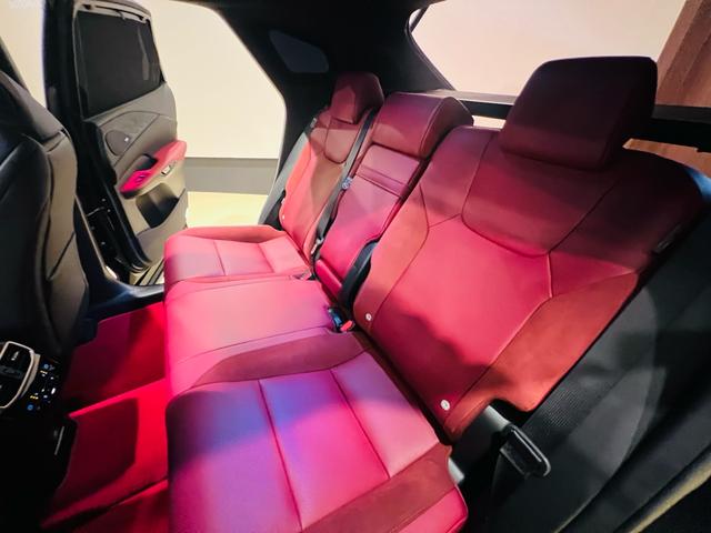 ＲＸ ＲＸ５００ｈ　Ｆスポーツパフォーマンス　２０２５改良モデル　マークレビンソン　ＴＲＤマフラー　ＴＲＤダイナミクスエアロＰＫＧ　大型パノラマルーフ　寒冷地仕様　輻射ヒーター　社外セキュリティシステム　ブラックルーフレール　置くだけ充電（65枚目）