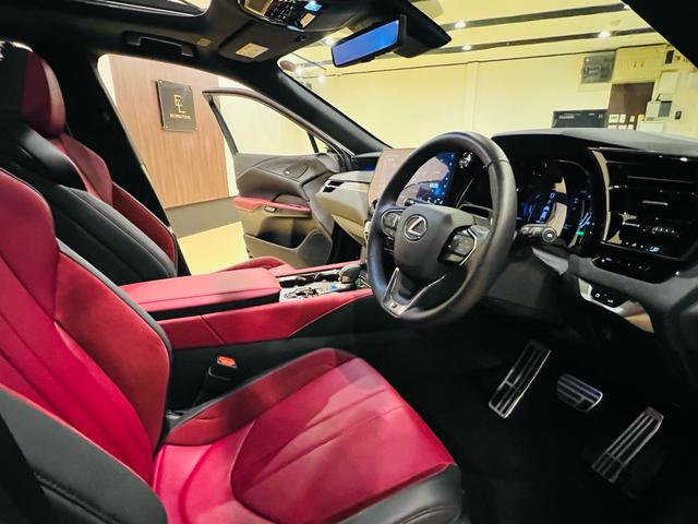 ＲＸ ＲＸ５００ｈ　Ｆスポーツパフォーマンス　マークレビンソン　ＴＲＤダイナミクスフルエアロＰＫＧ　ＴＲＤマフラー　大型パノラマサンルーフ　２１インチＡＷ　輻射ヒーター　置くだけ充電　新車保証　テレビキット　４ＷＤターボ（32枚目）