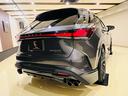 ＲＸ５００ｈ　Ｆスポーツパフォーマンス　ＲＸ５００ｈ　Ｆスポーツパフォーマンス　ＴＲＤマフラー　ＴＲＤエアロ　ＲＳ　新品ローダウンコイル　ワイトレ　サンルーフ　オレンジキャリパー　２１インチオプションアルミ　ローダウン車両　置くだけ充電（9枚目）