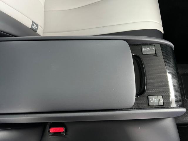 MIRAI ベースグレード レザーシート ステアリングヒーター クリアランスソナー シートメモリー レーダークルーズコントロール バックカメラ フルセグTV LEDヘッドライト パワーシート&シートヒーター 禁煙車(21枚目)