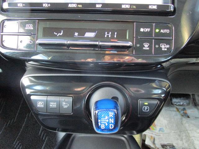 プリウス Ｓツーリングセレクション　４ＷＤ　トヨタセーフティセンス　インテリジェントクリアランスソナー　９型ナビ　フルセグＴＶ　ＤＶＤ再生　Ｂｌｕｅｔｏｏｔｈ接続　バックカメラ　ＥＴＣ　スマートキー　ＬＥＤライト　エンジンスターター　ドラレコ（11枚目）