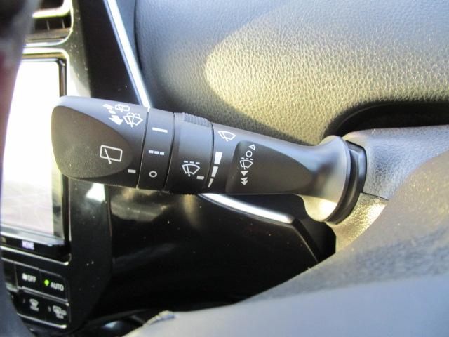 プリウス Ｓツーリングセレクション　４ＷＤ　トヨタセーフティセンス　インテリジェントクリアランスソナー　９型ナビ　フルセグＴＶ　ＤＶＤ再生　Ｂｌｕｅｔｏｏｔｈ接続　バックカメラ　ＥＴＣ　スマートキー　ＬＥＤライト　エンジンスターター　ドラレコ（14枚目）