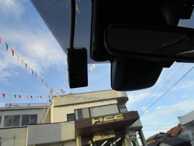 プリウス Ｓツーリングセレクション　４ＷＤ　トヨタセーフティセンス　インテリジェントクリアランスソナー　９型ナビ　フルセグＴＶ　ＤＶＤ再生　Ｂｌｕｅｔｏｏｔｈ接続　バックカメラ　ＥＴＣ　スマートキー　ＬＥＤライト　エンジンスターター　ドラレコ（22枚目）