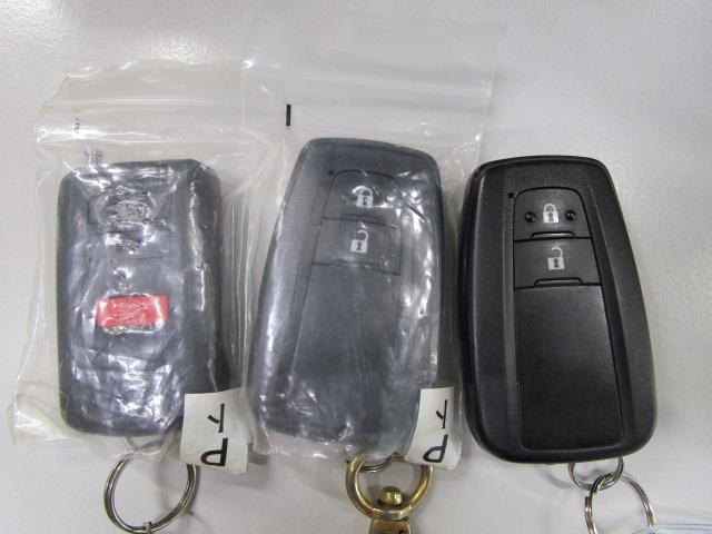 プリウス Ｓツーリングセレクション　４ＷＤ　トヨタセーフティセンス　インテリジェントクリアランスソナー　９型ナビ　フルセグＴＶ　ＤＶＤ再生　Ｂｌｕｅｔｏｏｔｈ接続　バックカメラ　ＥＴＣ　スマートキー　ＬＥＤライト　エンジンスターター　ドラレコ（24枚目）