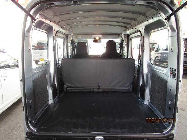 ハイゼットカーゴ スペシャル　４ＷＤ　スマートアシスト　エコアイドル　パートタイム４ＷＤ　コーナーセンサー　パワーウィンドウ　サイドバイザー　フロアマット　集中ドアロック　オートライト　Ｗエアバック　ＡＢＳ（7枚目）