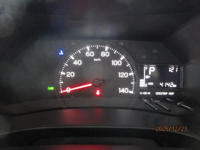 ハイゼットカーゴ スペシャル　４ＷＤ　スマートアシスト　エコアイドル　パートタイム４ＷＤ　コーナーセンサー　パワーウィンドウ　サイドバイザー　フロアマット　集中ドアロック　オートライト　Ｗエアバック　ＡＢＳ（8枚目）