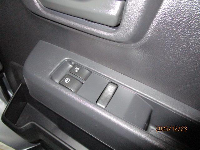 ハイゼットカーゴ スペシャル　４ＷＤ　スマートアシスト　エコアイドル　パートタイム４ＷＤ　コーナーセンサー　パワーウィンドウ　サイドバイザー　フロアマット　集中ドアロック　オートライト　Ｗエアバック　ＡＢＳ（12枚目）