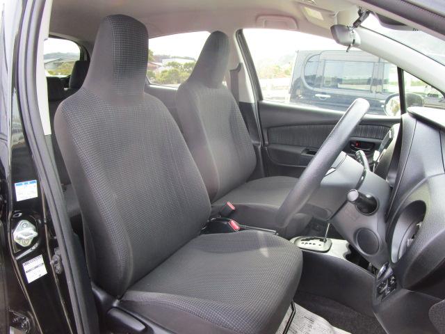 ヴィッツ F 4WD トヨタセーフティセンス スマートキー メモリナビ Bluetooth接続 バックカメラ ETC オートハイービーム ドアミラーウィンカー 電動格納ドアミラー プライバシーガラス パートタイム4WD(5枚目)