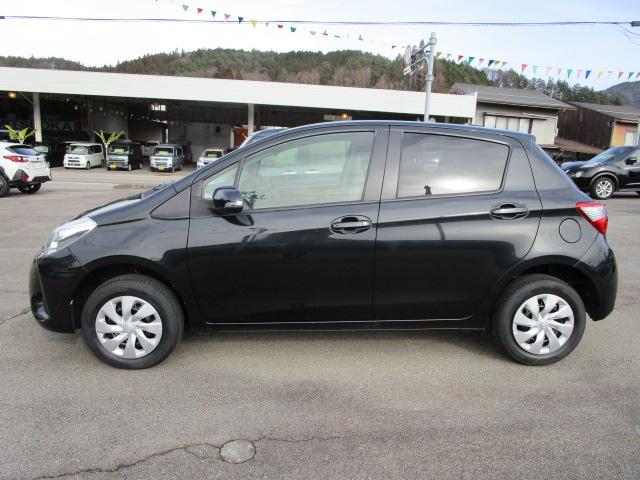 ヴィッツ F 4WD トヨタセーフティセンスC スマートキー メモリナビ Bluetooth接続 バックカメラ ETC オートハイビーム パートタイム4WD ドアミラーウィンカー 電動格納ドアミラー プライバシーガラス(2枚目)