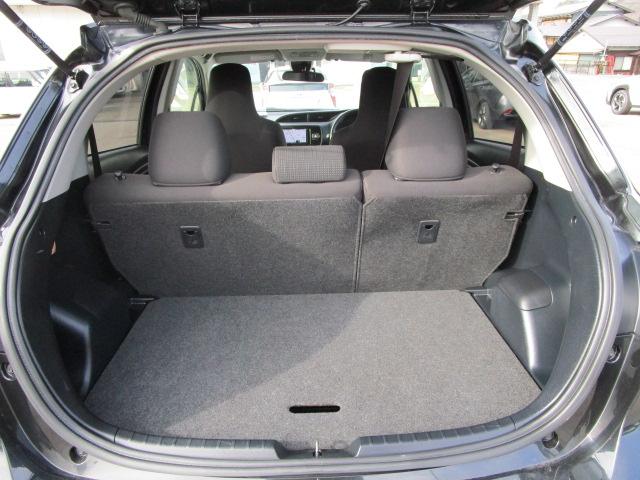 ヴィッツ F 4WD トヨタセーフティセンスC スマートキー メモリナビ Bluetooth接続 バックカメラ ETC オートハイビーム パートタイム4WD ドアミラーウィンカー 電動格納ドアミラー プライバシーガラス(7枚目)