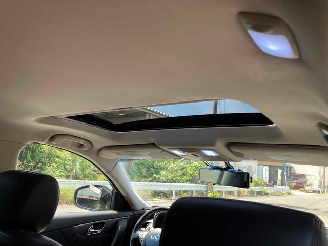 ＦＸ３５ 　左ハンドル　ディスプレイオーディオ　バックカメラ　クルコン　パワーシート　サンルーフ　ナビ　ＧＴＲ純正アルミ（リア用）　車高調　社外マフラー　スマートキー　　シートエアコン　Ｂｌｕｅｔｏｏｔｈ（44枚目）