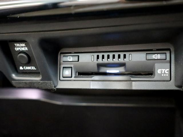 クラウンハイブリッド Ｓ　Ｃパッケージ　後期ＲＳ純正１８インチホイール／アラウンドビューモニター／シートカバー／衝突軽減＆追従機能／ブラインドスポットモニター／ヘッドアップディスプレイ／前後ドラレコ／ＥＴＣ／Ｂｌｕｅｔｏｏｔｈ／記録簿付（56枚目）