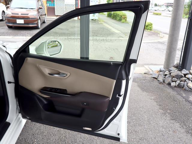 クラウンハイブリッド Ｓ　Ｃパッケージ　後期ＲＳ純正１８インチホイール／アラウンドビューモニター／シートカバー／衝突軽減＆追従機能／ブラインドスポットモニター／ヘッドアップディスプレイ／前後ドラレコ／ＥＴＣ／Ｂｌｕｅｔｏｏｔｈ／記録簿付（60枚目）