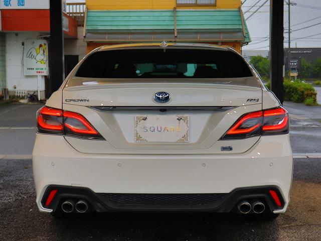 クラウンハイブリッド ＲＳ　ＯＰセーフティパッケージ／ＯＰブラインドスポットモニター／ＯＰヘッドアップディスプレイ／デジタルインナーミラー型ドラレコ／シートカバー／衝突軽減＆追従機能／レーンキープ／４本出しマフラー／ＥＴＣ（5枚目）